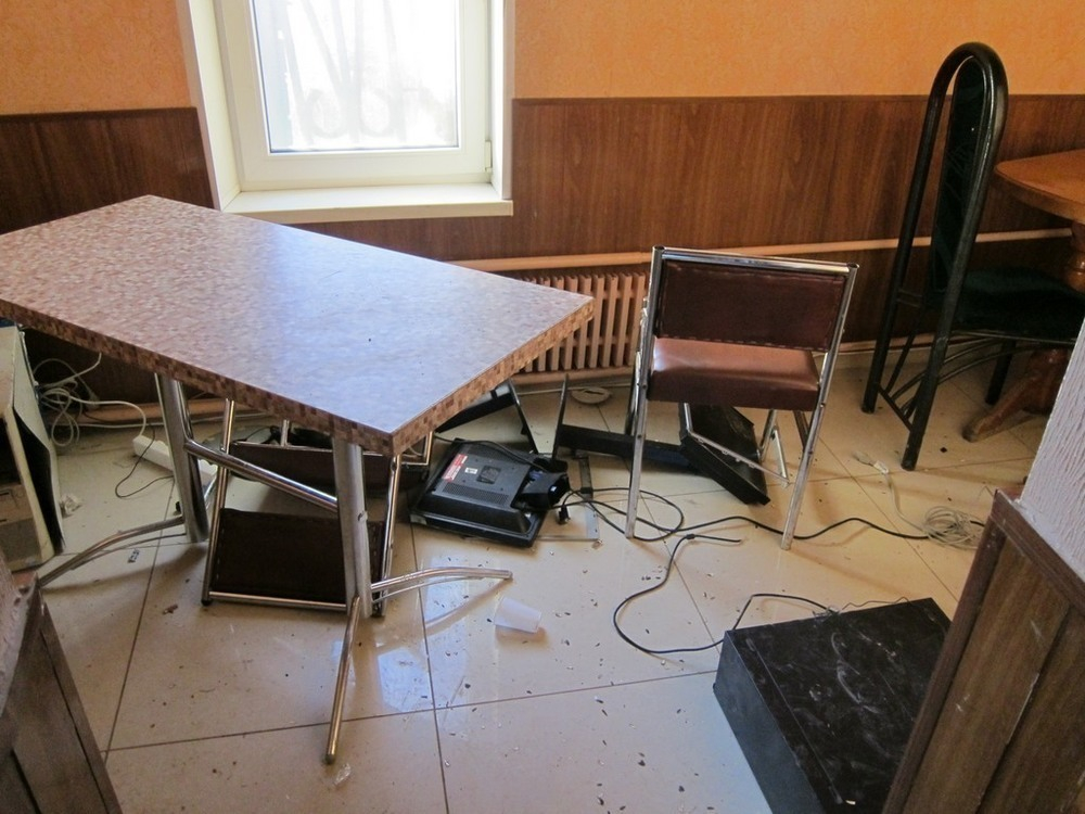 На Ставрополье двое парней разрушили букмекерскую контору из-за своего родственника-игрока
