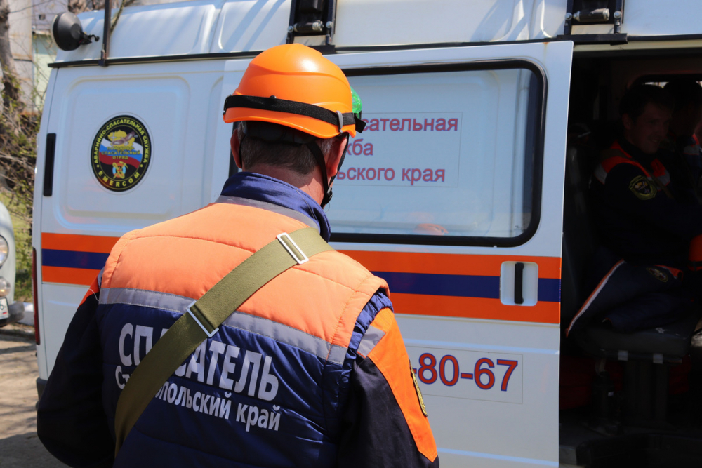 Ставропольские спасатели освободили ребенка, застрявшего между стеной и батареей