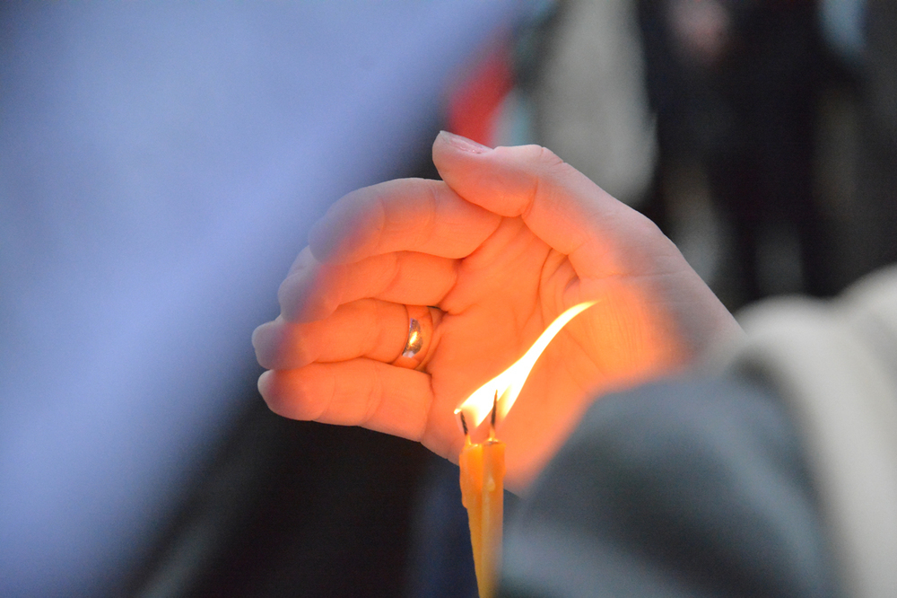 Тысячу поминальных свечей зажгли у ставропольской Стены памяти