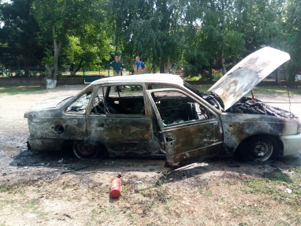 На Ставрополье женщина застряла в горящем автомобиле