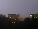 Молния подожгла шестой этаж жилого дома в Ставрополе
