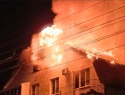 Появилось видео охваченного пламенем многоквартирного дома на улице Серова в Ставрополе