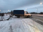 Из-за сильного бокового ветра грузовую «ГАЗель» сдуло в ограждение на трассе Ставрополья 