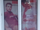 В гей-пропаганде заподозрили рекламный плакат с двумя молодыми мужчинами в трусах жители Ставрополя