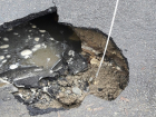 Огромные дыры в асфальте на дорогах шокируют водителей Ставрополя