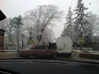 Отечественный ВАЗ лишился капота после столкновения с "Газелью" в центре Ставрополя 