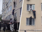 Спасатели не дали ребенку сорваться с третьего этажа в Пятигорске
