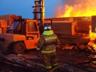 Пожар на складе деревообрабатывающего цеха заметили очевидцы в Ставрополе