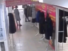 Курьезная кража норковой шубы попала на видео в Пятигорске 