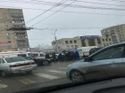 В юго-западном районе Ставрополя столкнулись грузовик и отечественная легковушка