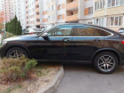 В Ставрополе автохам припарковался прямо на газоне