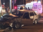 Два человека пострадали в жестоком ночном столкновении ВАЗ-2115 и "Калины" на перекрестке в Ставрополе
