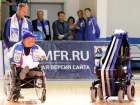 Ставропольцу без рук и ног Александру Соломеннику подарили современную коляску