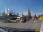 Гонщик на машине с абхазскими номерами пролетел на красный свет в Пятигорске