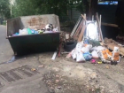Жильцам дома на Вокзальной улице Ставрополя предложили подождать контейнерную площадку еще месяц