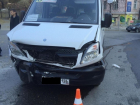 В Кисловодске "Фольксваген" врезался в маршрутку: пострадали семь человек