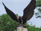 В Железноводске установили самого большого бронзового орла на КМВ