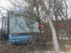 Автобус столкнулся с двумя легковушками в Кочубеевском районе