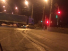 Попавшая в ДТП с легковушкой фура перекрыла дорогу в Ставрополе