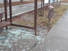 Неизвестные вандалы разбили новую остановку в Ставрополе