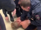 В Михайловске полицейские избили покупателя без маски