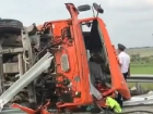 Перевернутый на Ставрополье грузовик с металлом внутри попал на видео