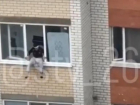 Ставрополец, решивший впечатлить друзей, повис на балконе многоэтажки
