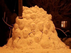 Жуткие снеговики пугают жителей на улицах Ставрополя