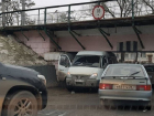 Навигатор завел "Газель" под знаменитый мост-ловушку в Пятигорске
