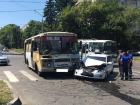 Беременная пассажирка автобуса попала в больницу после столкновения с «Киа» в Ставрополе 