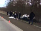 Девушка за рулем иномарки въехала в дерево и разбилась насмерть в Ставропольском крае