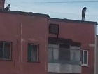  Бесстрашные девочки-подростки бегали по крыше многоэтажки и пили вино в Ставрополе