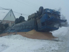 Момент опрокидывания грузовика в кювет попал на видео в Ставропольском крае