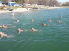 В Ессентуках «моржи» устроили сезонный заплыв