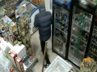 Продавщица отбилась шваброй от вооруженного грабителя в Минводах