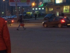 Гуляющий с корзинкой из супермаркета мужчина в юго-западном районе удивил жителей Ставрополя
