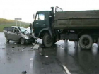 Два человека погибли в лобовом столкновении "Хонды-Цивик" с грузовиком на трассе Ростов - Ставрополь