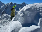 Ставропольские мастера создали снежные фигуры на Эльбрусе