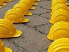 Оставленные без зарплаты пятигорские строители пикетируют офис предпринимателя