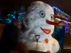 Огромный двухметровый снеговик попал на видео в Ставрополе