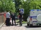 Размахивающего пневматом в центре Ставрополя неадеквата скрутили полицейские