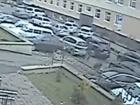Мужчина на крутом внедорожнике избил мешавшего ему проехать горе-парковщика в центре Ставрополя