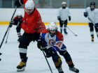 На льду — отцы и дети: в Ставрополе прошел необычный хоккейный матч 