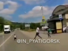 Шокирующее видео с выбежавшим под фуру ребенком на дороге заставило негодовать ставропольчан