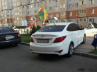 Паркуюсь как хочу: автохам на белом "Солярисе" продемонстрировал "мастерство" парковки жителям Ставрополя