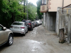Курортники заняли все места перед домами и невозможно ни припарковаться, ни проехать, - жители Кисловодска