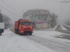 Сюрпризы непогоды устраняют коммунальщики Ставрополя с помощью более 300 тонн песка и соли