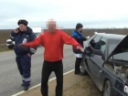 В полном неадеквате: задержанный водитель катался по земле и бросался на собственный автомобиль