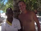 "Ташла рулит!": веселый молодой человек научил жителя Доминиканы передавать привет Ставрополю