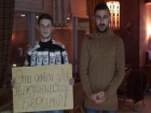 Нуждающимся жителям раздавали деньги в центре Ставрополя